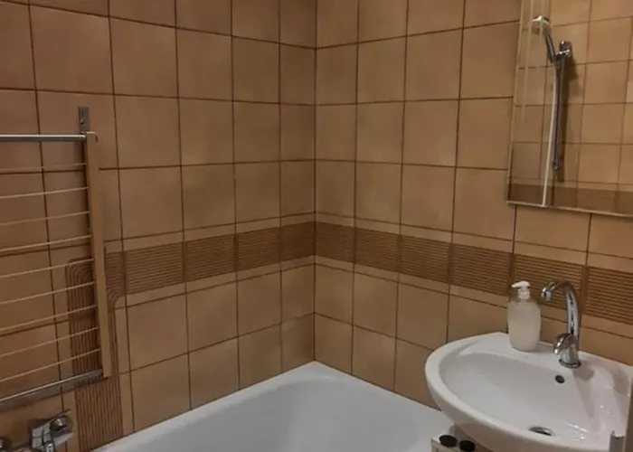 Family With Two Bathrooms Near To Appartamento